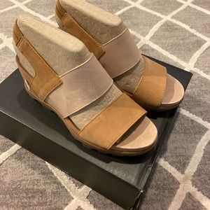Sorel Wedge Sandals, size 9